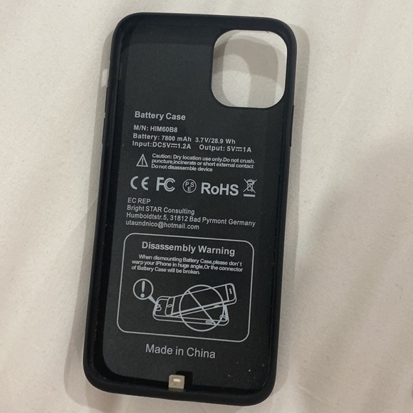 11 max pro iPhone cases and a battery charger bundle - Picture 8 of 10